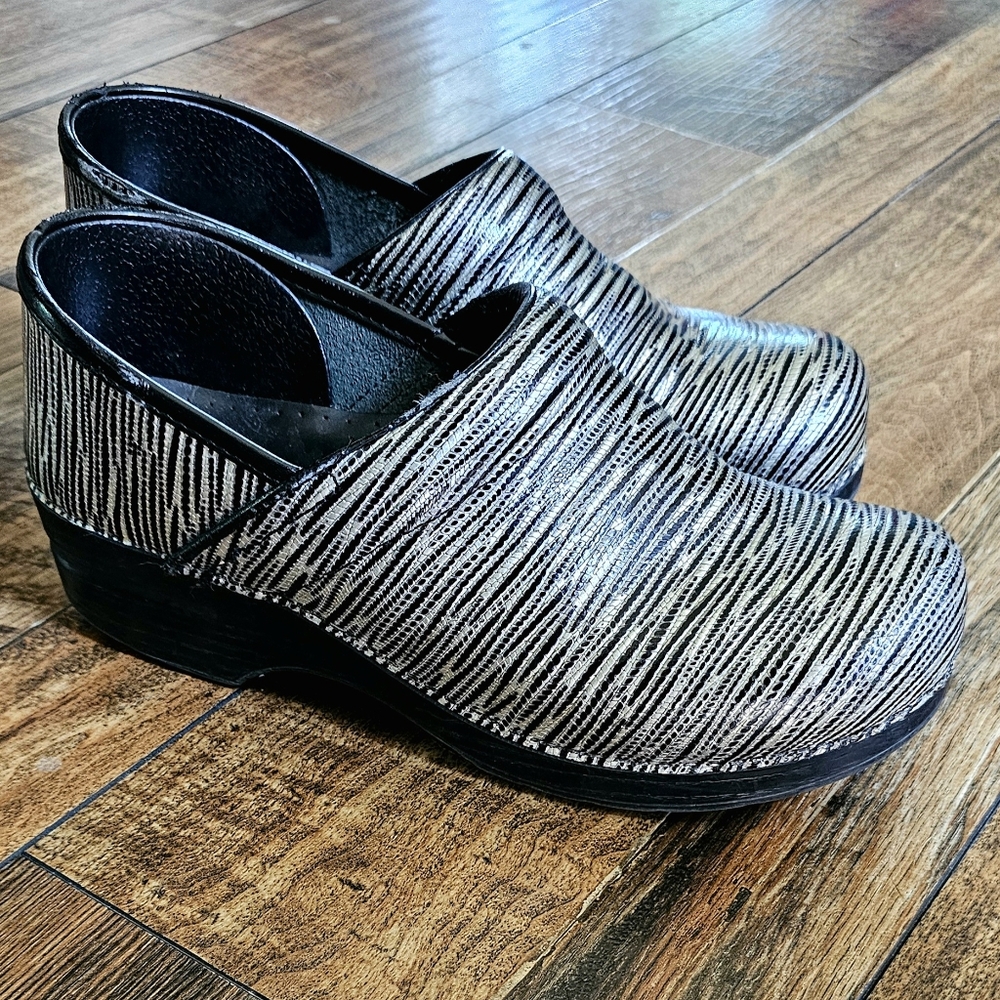 Dansko Women's Professional, Black & Silver Clogs, size 40 - US 9.5/10